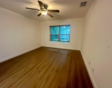 827 Se 6th Street - Photo Thumbnail 7