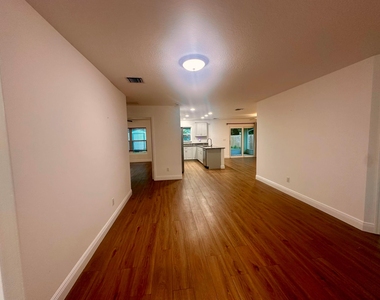 827 Se 6th Street - Photo Thumbnail 2