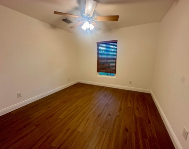 827 Se 6th Street - Photo Thumbnail 5