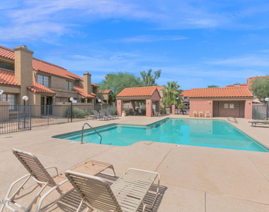 819 N College Avenue - Photo Thumbnail 25