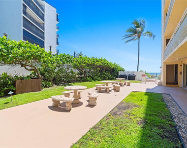 1161 Hillsboro Mile - Photo Thumbnail 27