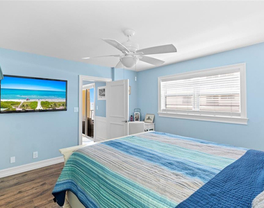 1161 Hillsboro Mile - Photo Thumbnail 10