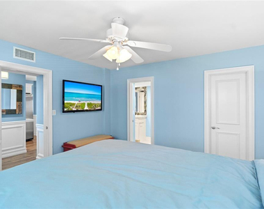 1161 Hillsboro Mile - Photo Thumbnail 18