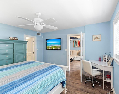 1161 Hillsboro Mile - Photo Thumbnail 12