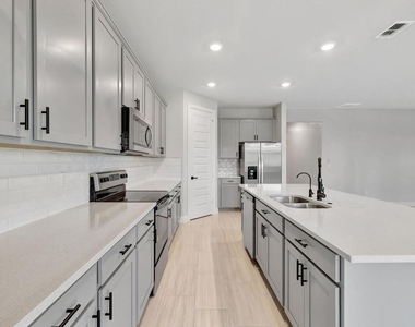 8606 Dahlia Circle - Photo Thumbnail 7