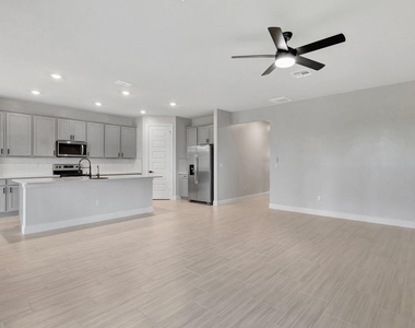 8606 Dahlia Circle - Photo Thumbnail 3
