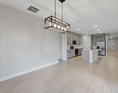 8606 Dahlia Circle - Photo Thumbnail 9