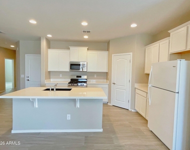 12437 N 174th Lane - Photo Thumbnail 5