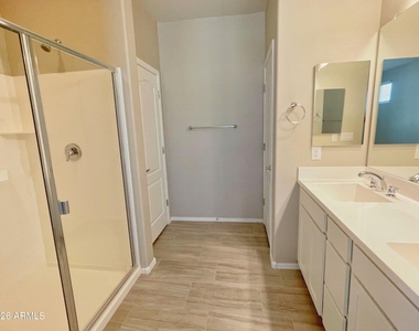 12437 N 174th Lane - Photo Thumbnail 11