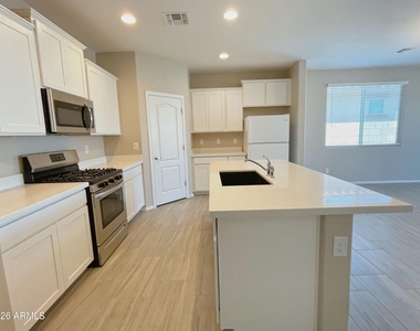 12437 N 174th Lane - Photo Thumbnail 7