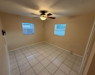 4852 Sw 44th Terrace - Photo Thumbnail 19
