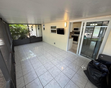 4852 Sw 44th Terrace - Photo Thumbnail 46