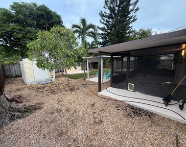 4852 Sw 44th Terrace - Photo Thumbnail 9