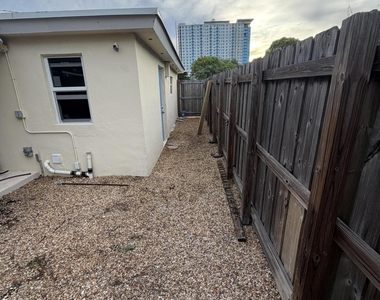 4852 Sw 44th Terrace - Photo Thumbnail 8