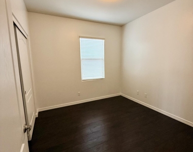 162 S 224th Drive - Photo Thumbnail 11