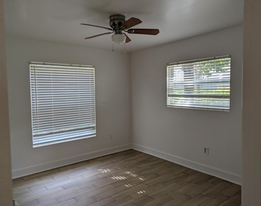 8710 Nw 35th Street - Photo Thumbnail 3