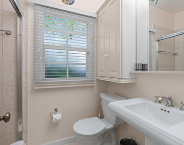 1609 Ne 2nd Court - Photo Thumbnail 6