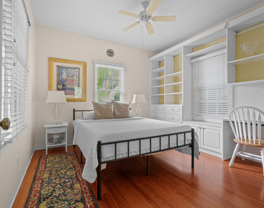 1609 Ne 2nd Court - Photo Thumbnail 5