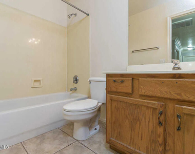 8319 W Whyman Avenue - Photo Thumbnail 15