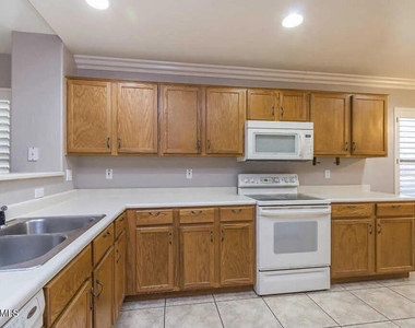 8319 W Whyman Avenue - Photo Thumbnail 6