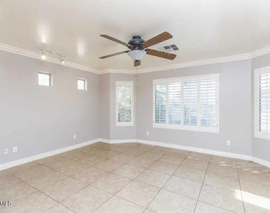 8319 W Whyman Avenue - Photo Thumbnail 8
