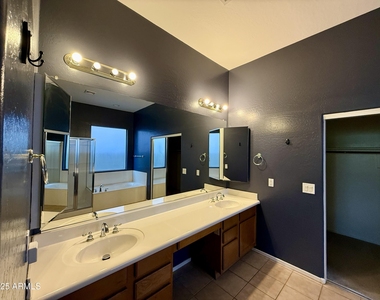 4601 W Moss Springs Road - Photo Thumbnail 14