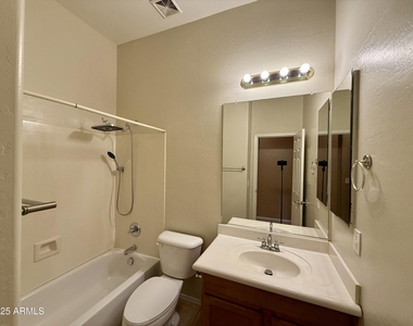 4601 W Moss Springs Road - Photo Thumbnail 4