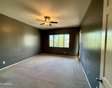 4601 W Moss Springs Road - Photo Thumbnail 12