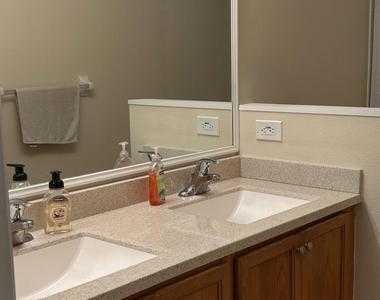 465 Se Bloxham Way Se - Photo Thumbnail 7