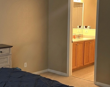 465 Se Bloxham Way Se - Photo Thumbnail 9