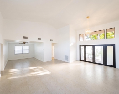3257 Beechberry Circle - Photo Thumbnail 4