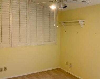 14222 N 23rd Street - Photo Thumbnail 4