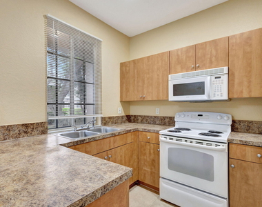 1302 Lucaya Drive - Photo Thumbnail 11