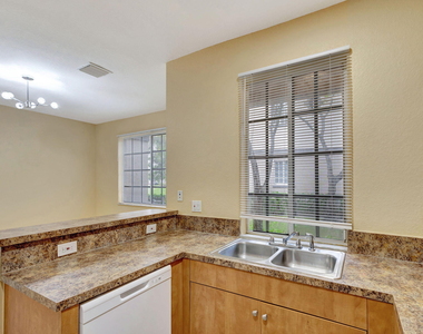 1302 Lucaya Drive - Photo Thumbnail 13