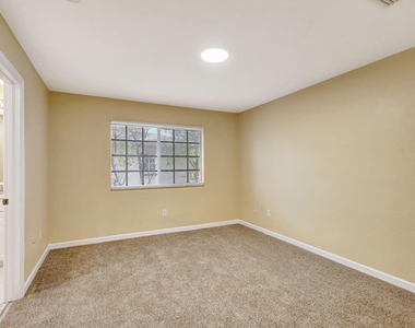 1302 Lucaya Drive - Photo Thumbnail 14