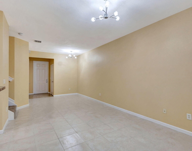 1302 Lucaya Drive - Photo Thumbnail 8