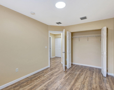 1302 Lucaya Drive - Photo Thumbnail 23
