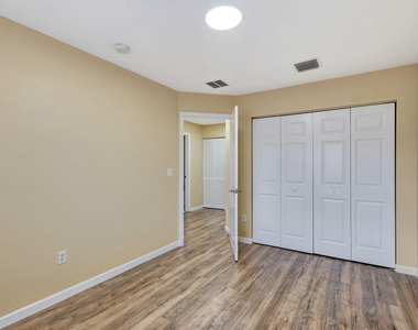 1302 Lucaya Drive - Photo Thumbnail 22