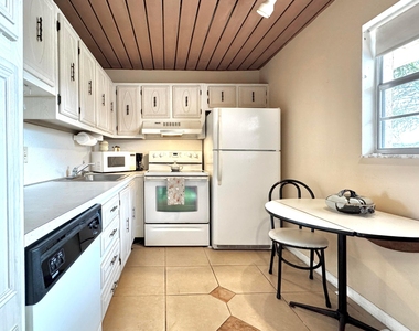 2515 Ne 2nd Court - Photo Thumbnail 7