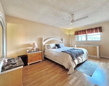 2515 Ne 2nd Court - Photo Thumbnail 2
