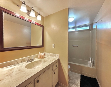 2515 Ne 2nd Court - Photo Thumbnail 4