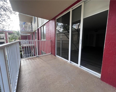 18335 Nw 68 Avenue - Photo Thumbnail 14