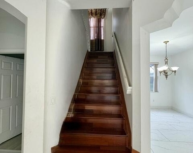 127 Saratoga Boulevard W - Photo Thumbnail 12