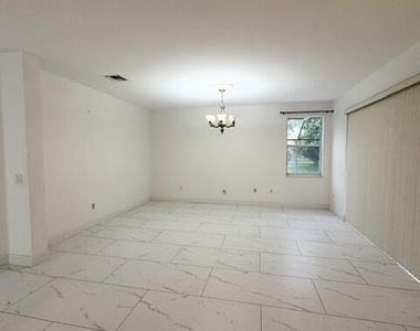 127 Saratoga Boulevard W - Photo Thumbnail 18