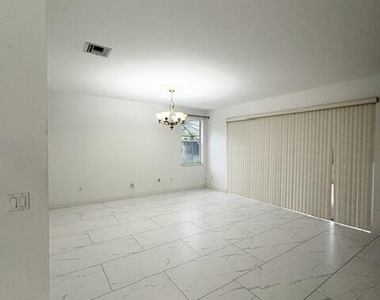 127 Saratoga Boulevard W - Photo Thumbnail 19