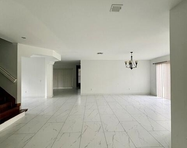 127 Saratoga Boulevard W - Photo Thumbnail 7