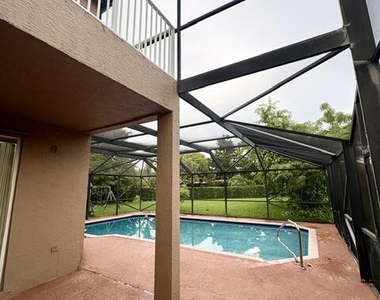 127 Saratoga Boulevard W - Photo Thumbnail 25