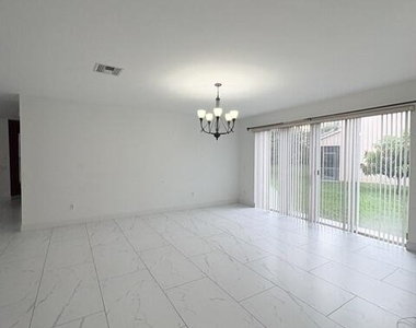 127 Saratoga Boulevard W - Photo Thumbnail 17