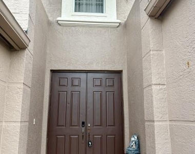 127 Saratoga Boulevard W - Photo Thumbnail 4