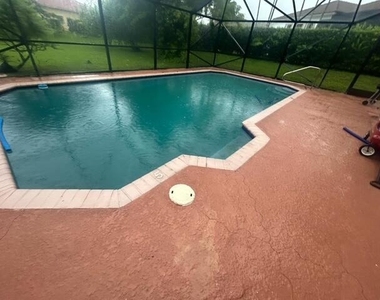 127 Saratoga Boulevard W - Photo Thumbnail 3